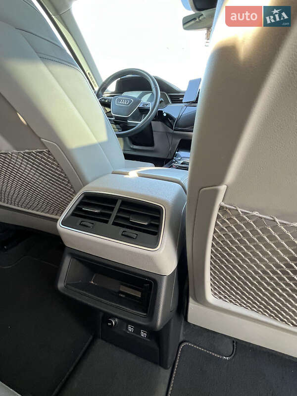 Внедорожник / Кроссовер Audi e-tron 2019 в Одессе фото 8 Внедорожник / Кроссовер Audi e-tron 2019 в Одессе