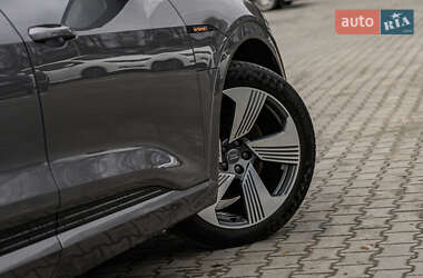Внедорожник / Кроссовер Audi e-tron 2020 в 