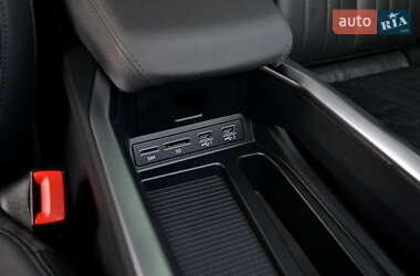 Позашляховик / Кросовер Audi e-tron 2019 в 