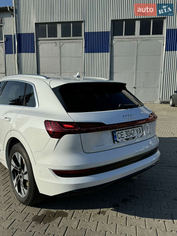 Позашляховик / Кросовер Audi e-tron 2021 в Чернівцях