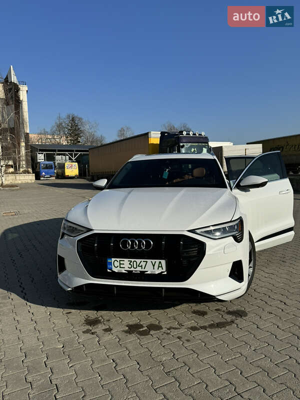 Позашляховик / Кросовер Audi e-tron 2021 в Чернівцях