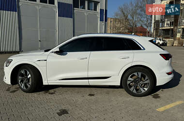 Позашляховик / Кросовер Audi e-tron 2021 в Чернівцях