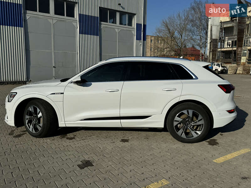 Позашляховик / Кросовер Audi e-tron 2021 в Чернівцях