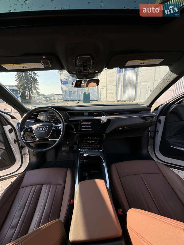 Позашляховик / Кросовер Audi e-tron 2021 в Чернівцях