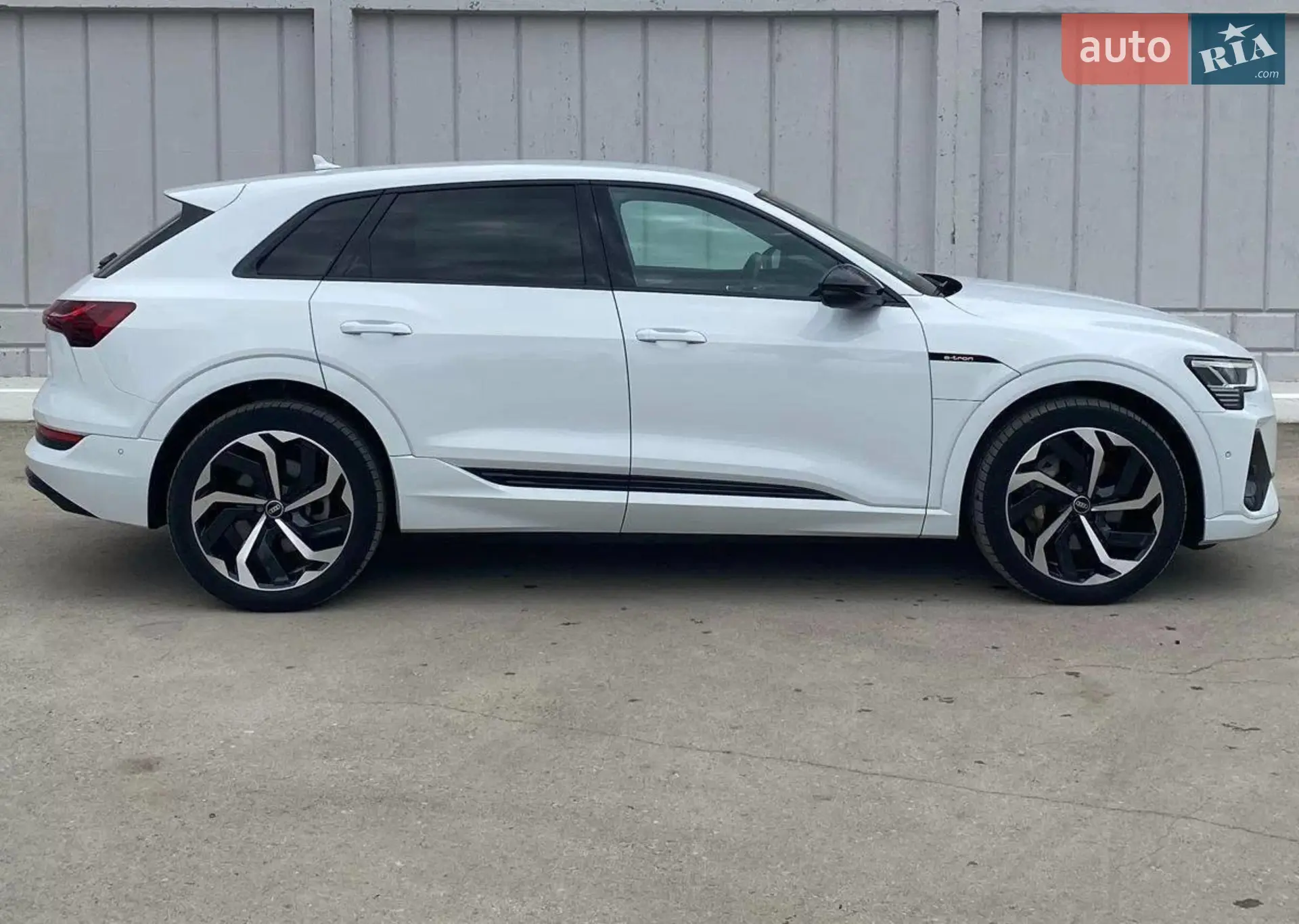 2019 Audi e-tron - мініатюра 2