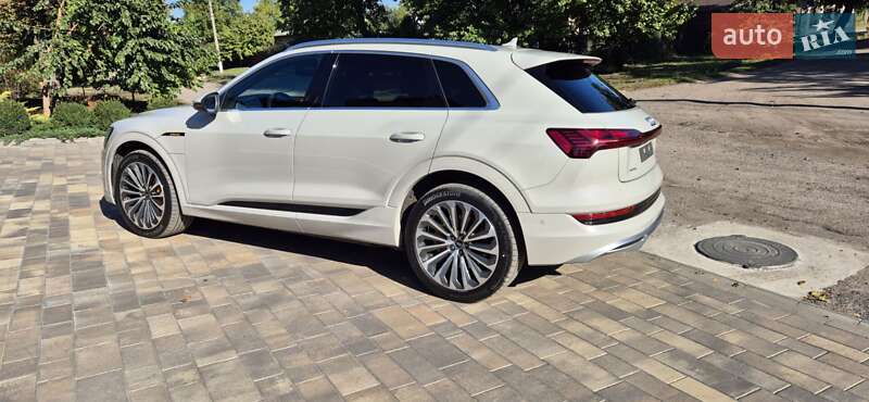Внедорожник / Кроссовер Audi e-tron 2022 в Черкассах