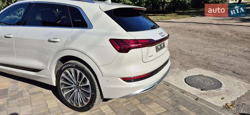 Внедорожник / Кроссовер Audi e-tron 2022 в Черкассах