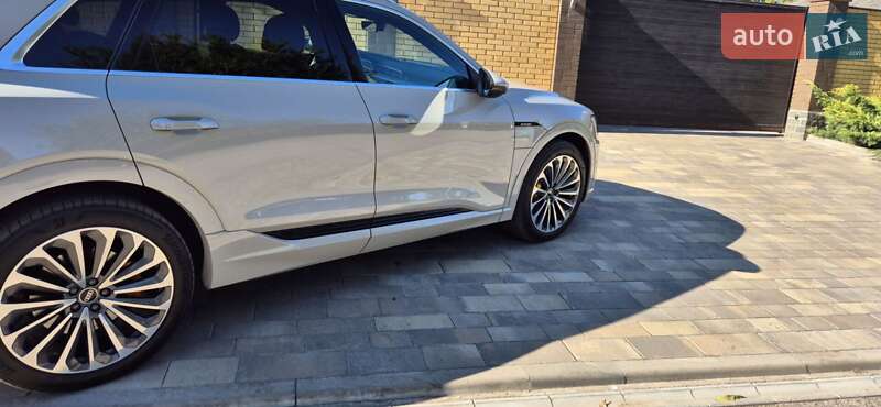 Внедорожник / Кроссовер Audi e-tron 2022 в Черкассах