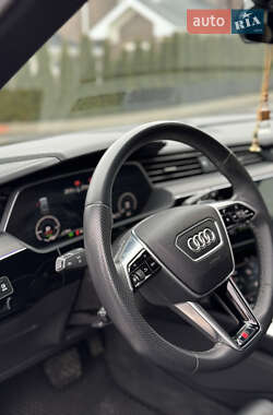 Внедорожник / Кроссовер Audi e-tron 2022 в 