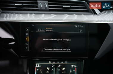 Внедорожник / Кроссовер Audi e-tron 2022 в 