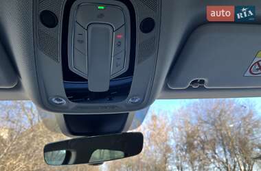 Позашляховик / Кросовер Audi e-tron 2022 в 
