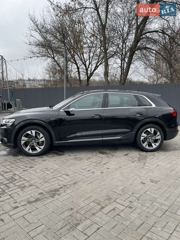 Позашляховик / Кросовер Audi e-tron 2019 в Дніпрі