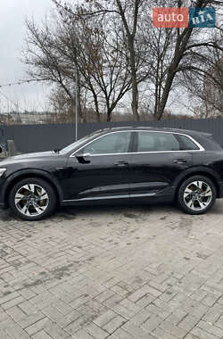 Внедорожник / Кроссовер Audi e-tron 2019 в 