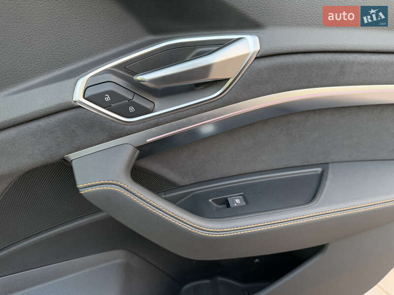 Внедорожник / Кроссовер Audi e-tron 2022 в Ровно