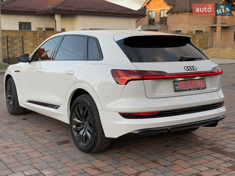 Внедорожник / Кроссовер Audi e-tron 2022 в Ровно
