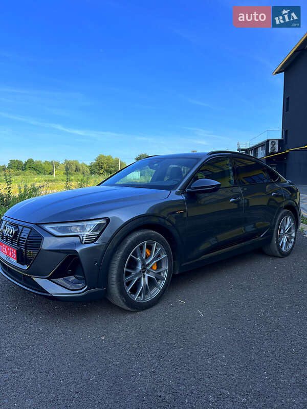 Внедорожник / Кроссовер Audi e-tron 2020 в 