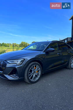 Внедорожник / Кроссовер Audi e-tron 2020 в 