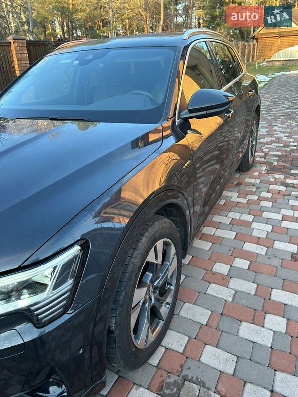 Внедорожник / Кроссовер Audi e-tron 2019 в Киеве