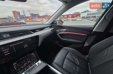 Внедорожник / Кроссовер Audi e-tron 2020 в 