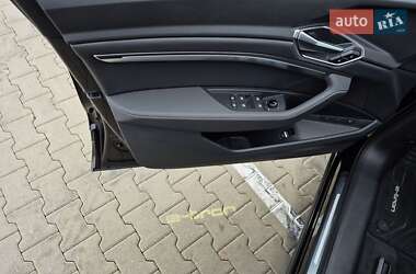 Внедорожник / Кроссовер Audi e-tron 2020 в 