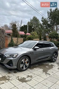 Внедорожник / Кроссовер Audi e-tron 2021 в 