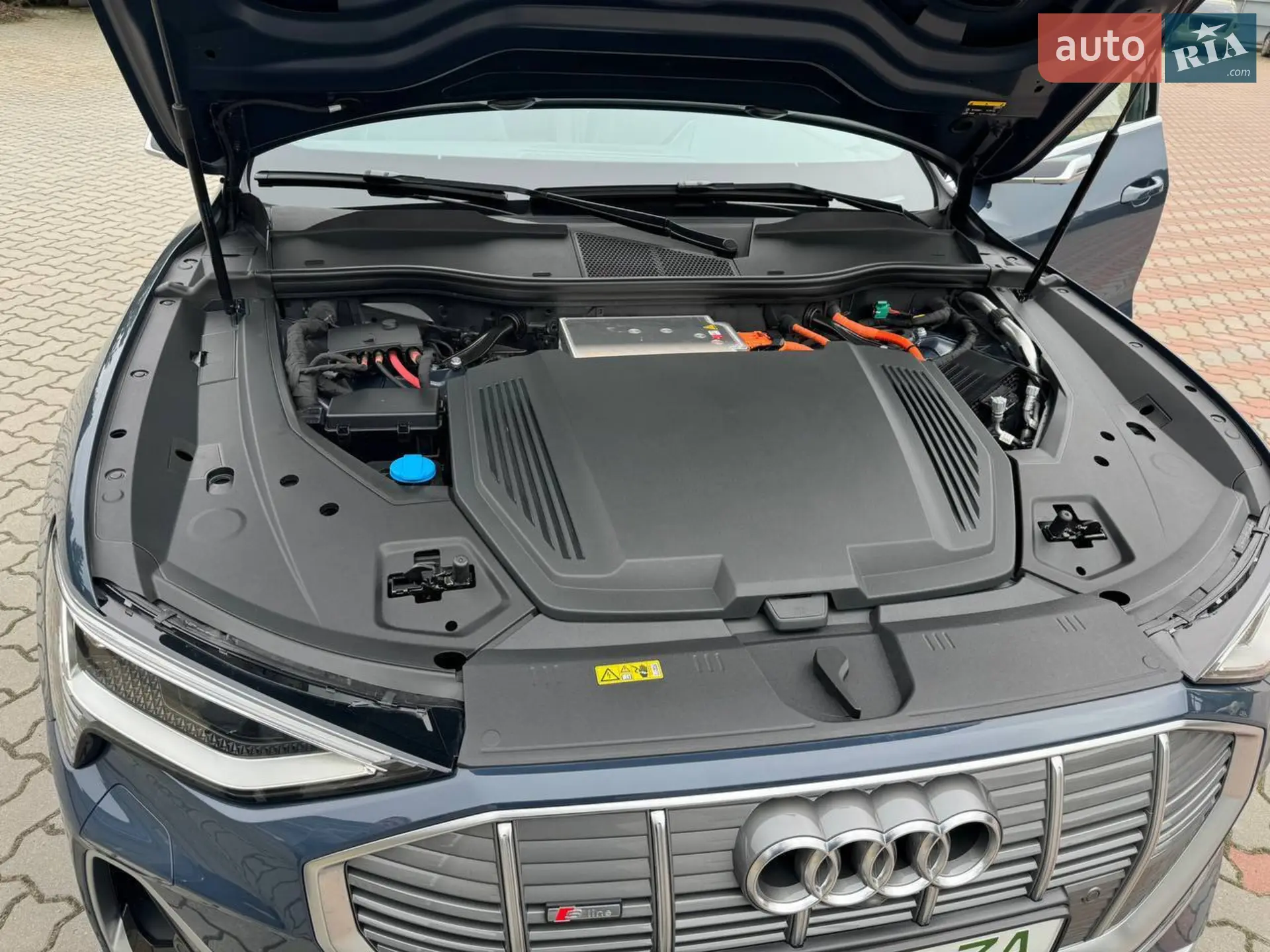 2020 Audi e-tron - мініатюра 9