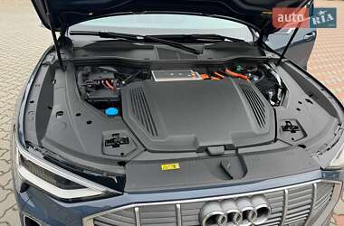 Внедорожник / Кроссовер Audi e-tron 2020 в 