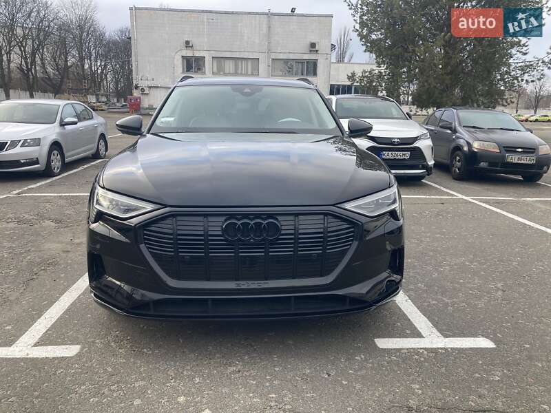 Внедорожник / Кроссовер Audi e-tron 2021 в Вишневом