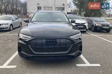 Внедорожник / Кроссовер Audi e-tron 2021 в 