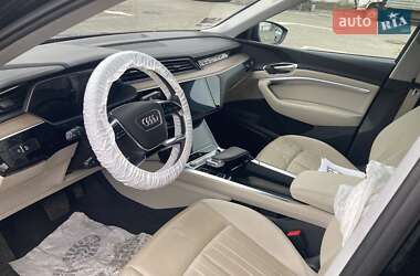 Внедорожник / Кроссовер Audi e-tron 2021 в 