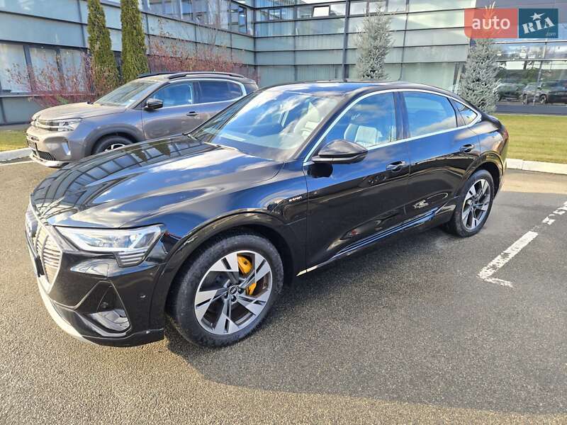 Позашляховик / Кросовер Audi e-tron 2022 в Києві
