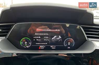 Позашляховик / Кросовер Audi e-tron 2021 в 