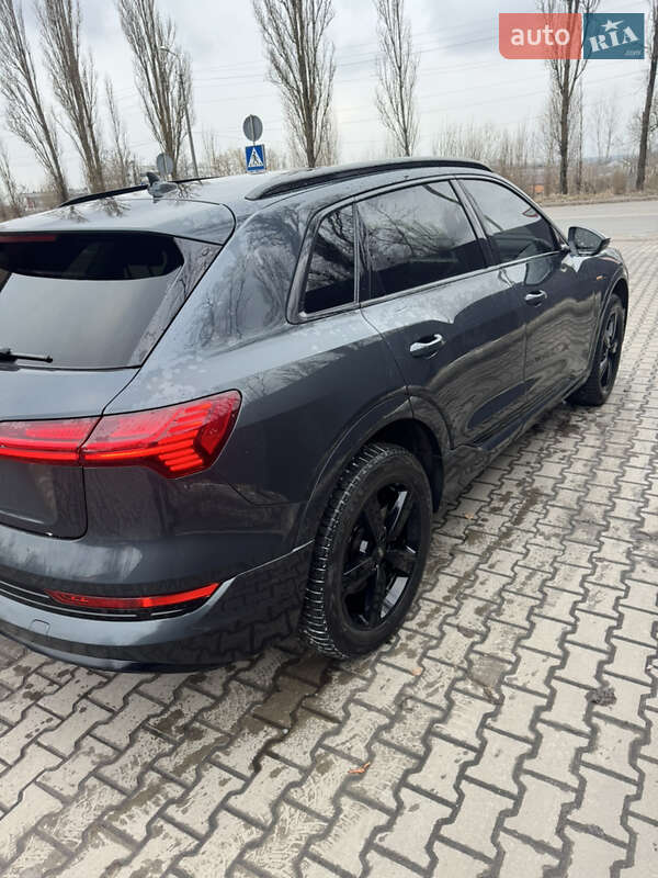 Внедорожник / Кроссовер Audi e-tron 2019 в Чернигове