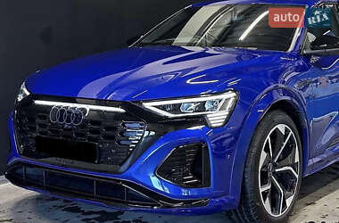 Внедорожник / Кроссовер Audi e-tron 2022 в 