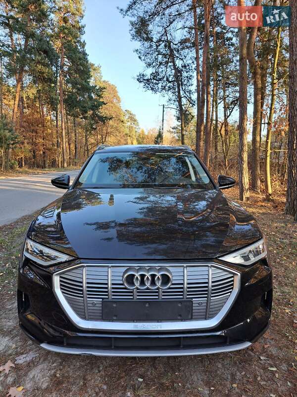 Позашляховик / Кросовер Audi e-tron 2019 в Києві