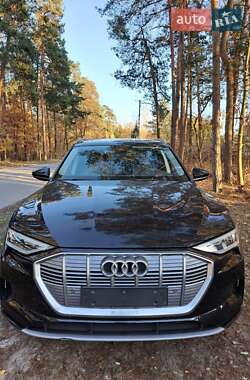 Внедорожник / Кроссовер Audi e-tron 2019 в 
