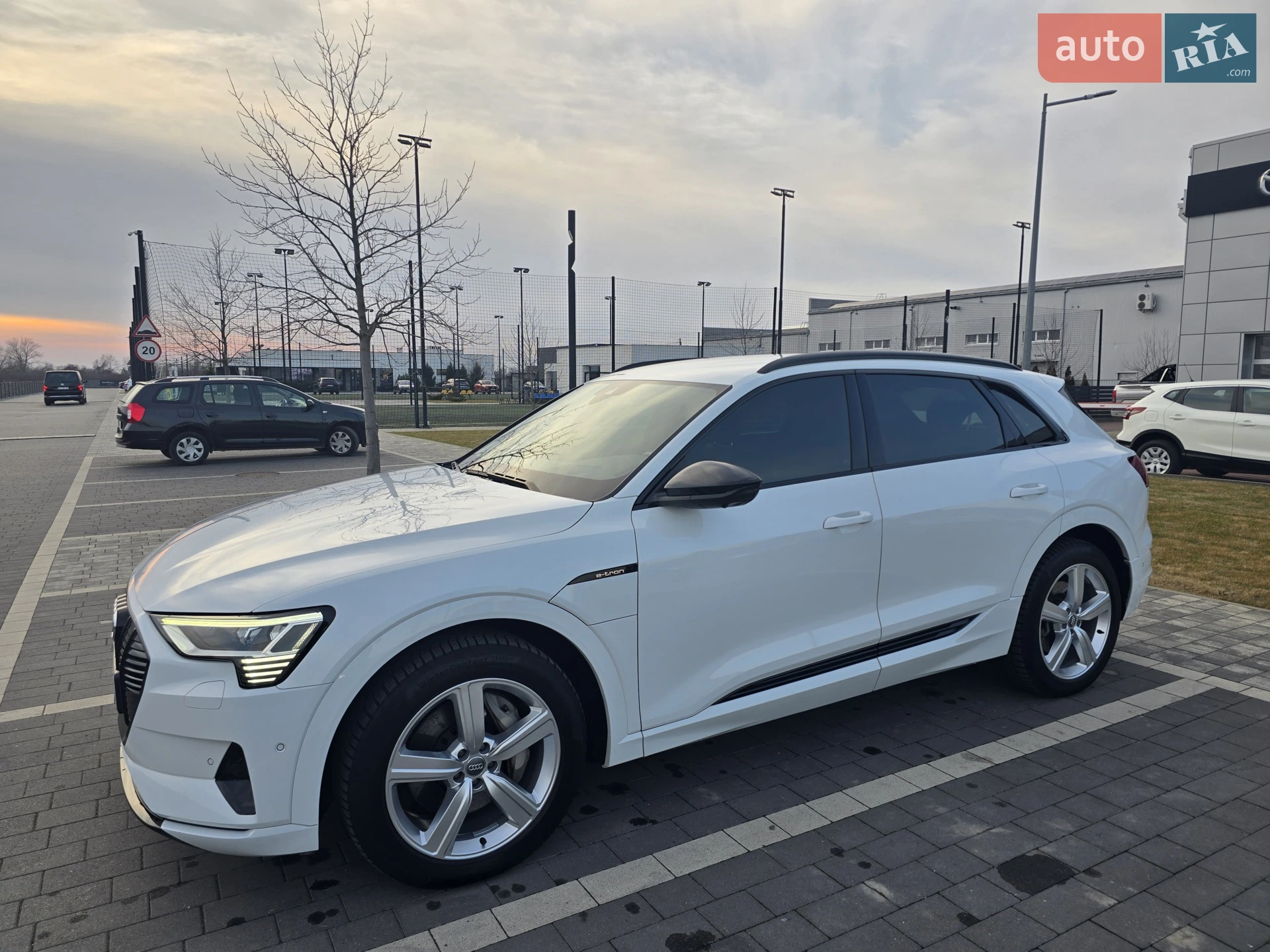 2020 Audi e-tron - мініатюра 8