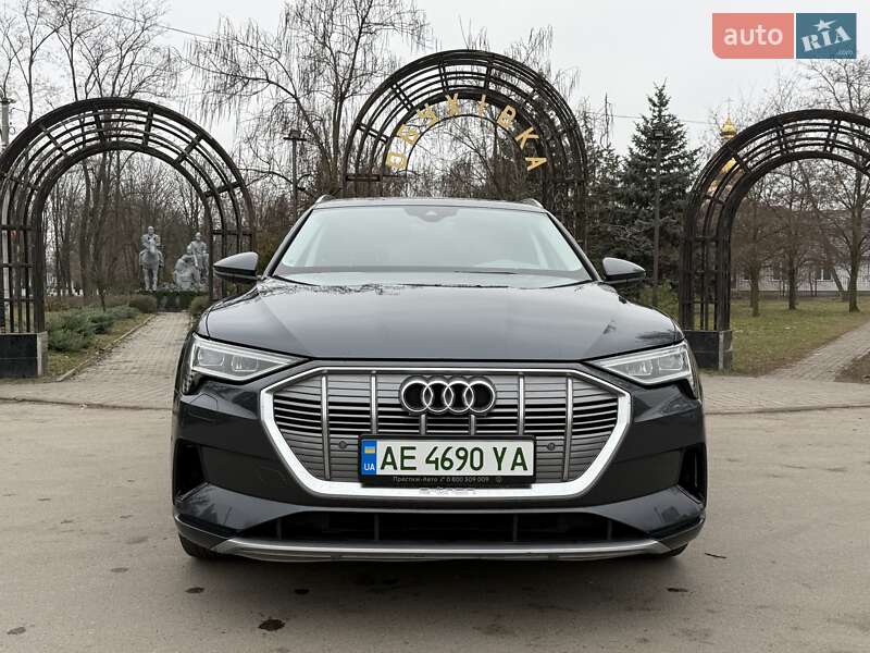 Позашляховик / Кросовер Audi e-tron 2019 в Дніпрі
