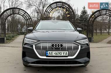 Внедорожник / Кроссовер Audi e-tron 2019 в 
