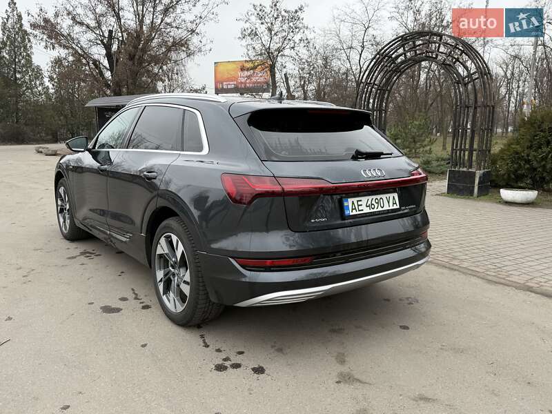 Позашляховик / Кросовер Audi e-tron 2019 в Дніпрі