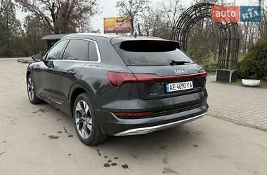 Внедорожник / Кроссовер Audi e-tron 2019 в 