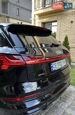 Позашляховик / Кросовер Audi e-tron 2021 в 