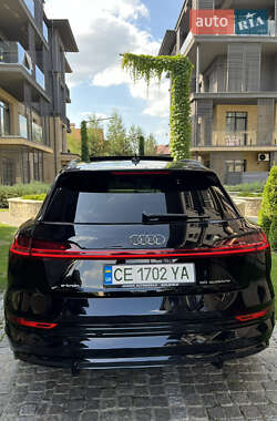 Позашляховик / Кросовер Audi e-tron 2021 в 