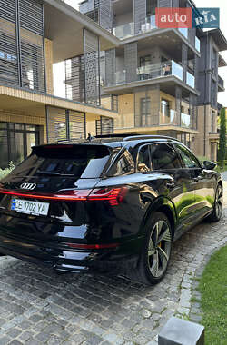Позашляховик / Кросовер Audi e-tron 2021 в 