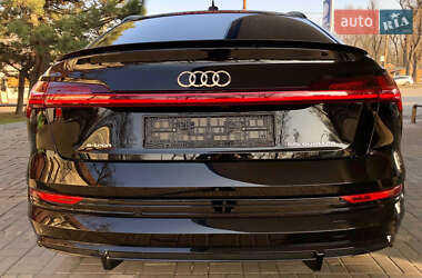 Внедорожник / Кроссовер Audi e-tron 2021 в 