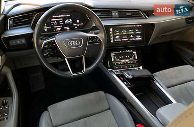 Внедорожник / Кроссовер Audi e-tron 2021 в 