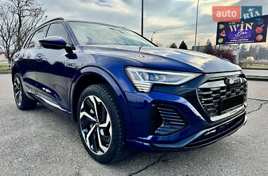 Внедорожник / Кроссовер Audi e-tron 2022 в 