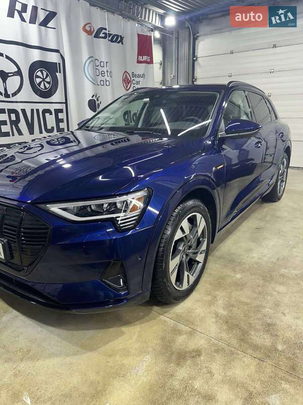 Позашляховик / Кросовер Audi e-tron 2022 в Києві