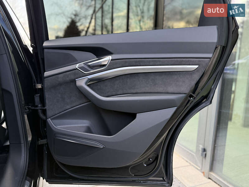 Позашляховик / Кросовер Audi e-tron 2018 в Львові фото 64 Позашляховик / Кросовер Audi e-tron 2018 в Львові