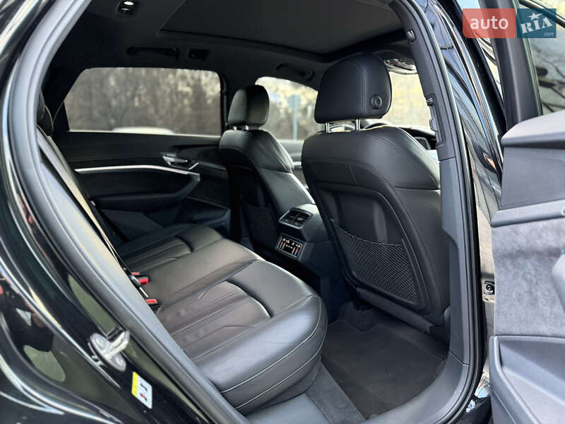 Позашляховик / Кросовер Audi e-tron 2018 в Львові фото 66 Позашляховик / Кросовер Audi e-tron 2018 в Львові